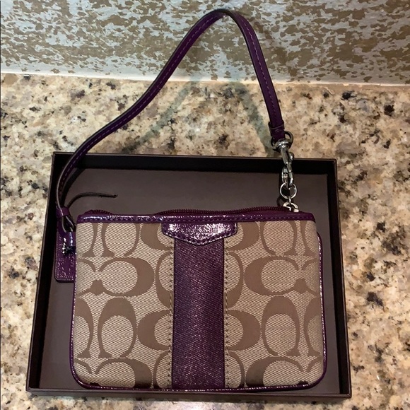 Coach wristlet - Picture 2 of 6